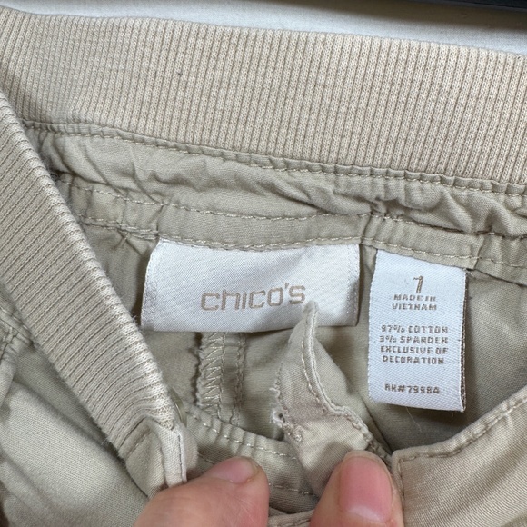 Chico's Capri Pants Womens Size Medium Beige Hiking Cargo Casual Lightweight - Picture 5 of 9